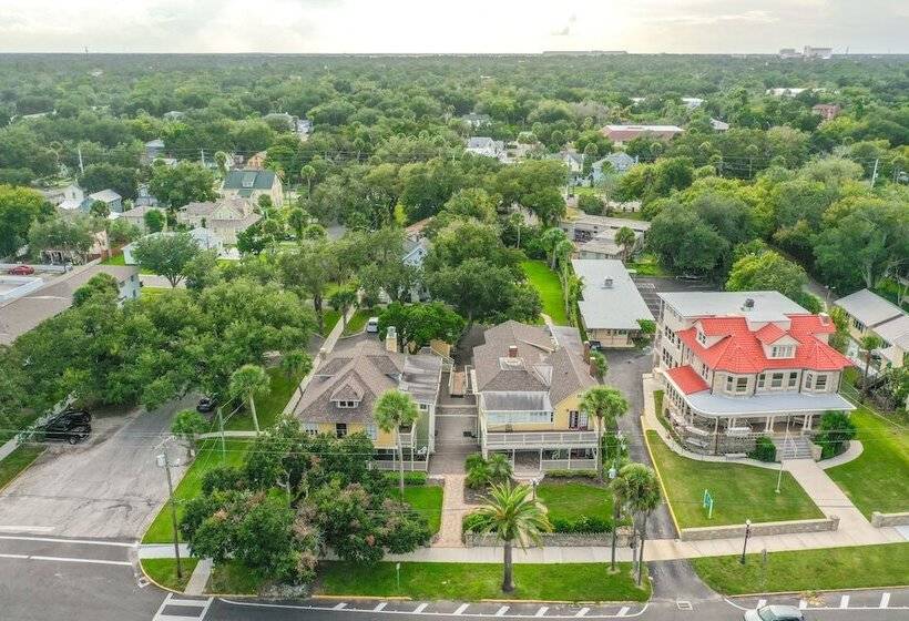 בית מלון כפרי Golden Magnolia Marina Resort