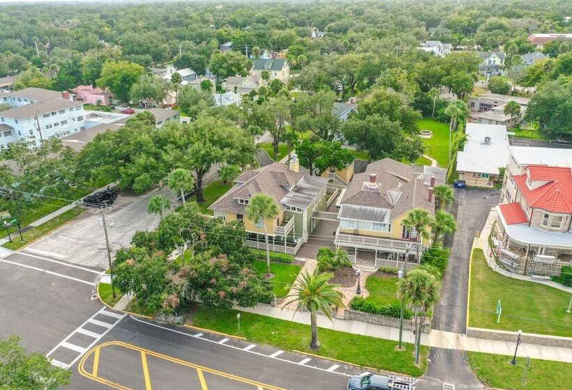 בית מלון כפרי Golden Magnolia Marina Resort