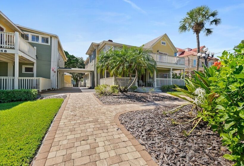 בית מלון כפרי Golden Magnolia Marina Resort