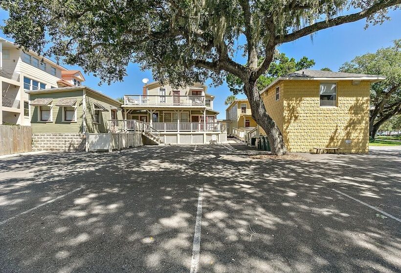 בית מלון כפרי Golden Magnolia Marina Resort