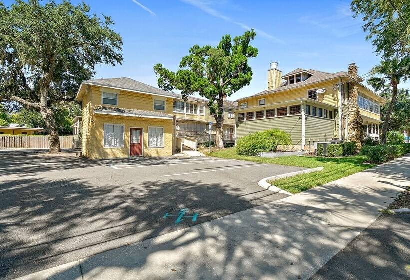 בית מלון כפרי Golden Magnolia Marina Resort