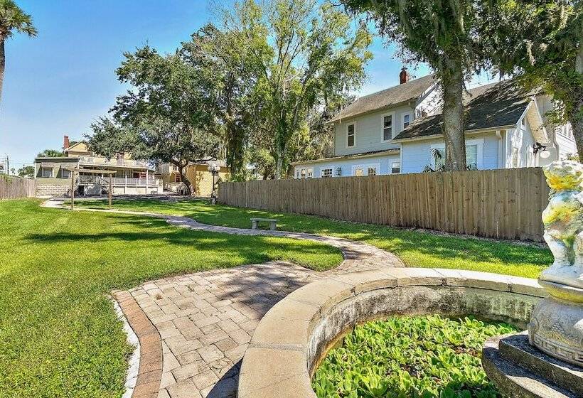 בית מלון כפרי Golden Magnolia Marina Resort