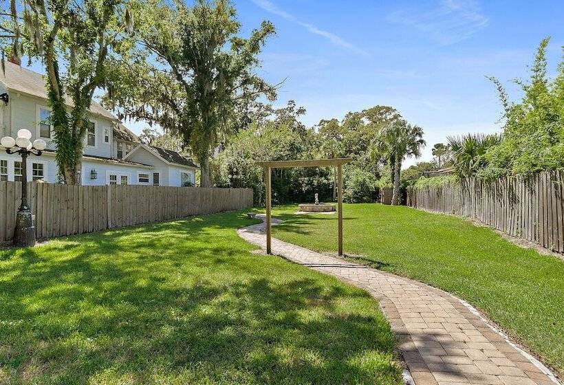 בית מלון כפרי Golden Magnolia Marina Resort