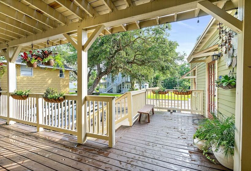 בית מלון כפרי Golden Magnolia Marina Resort