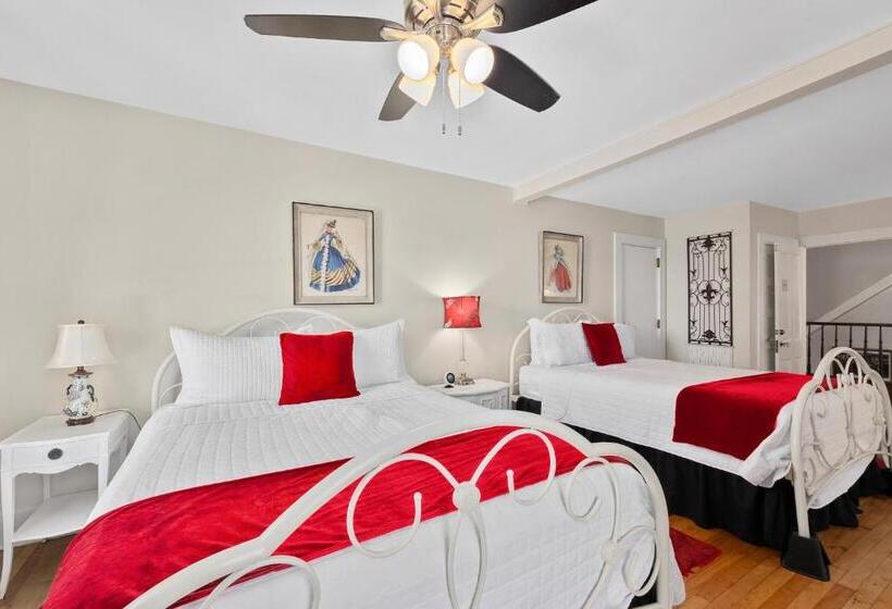 בית מלון כפרי Golden Magnolia Marina Resort