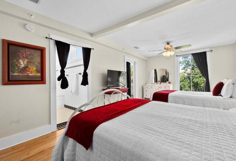 בית מלון כפרי Golden Magnolia Marina Resort