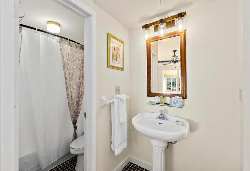 בית מלון כפרי Golden Magnolia Marina Resort