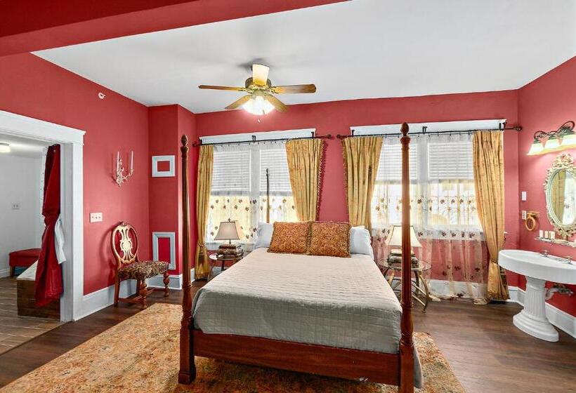 בית מלון כפרי Golden Magnolia Marina Resort