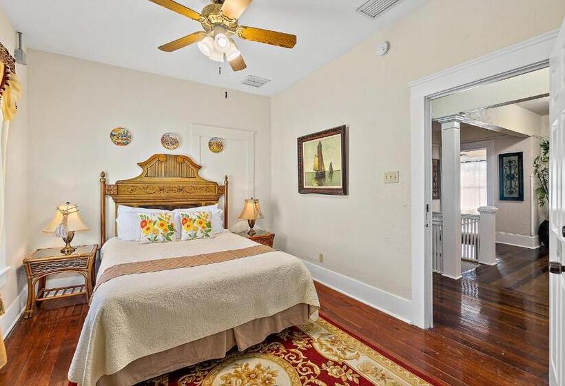 בית מלון כפרי Golden Magnolia Marina Resort