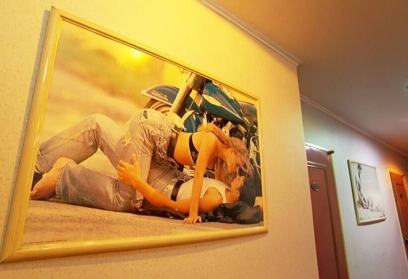 هتل Goyang Everville