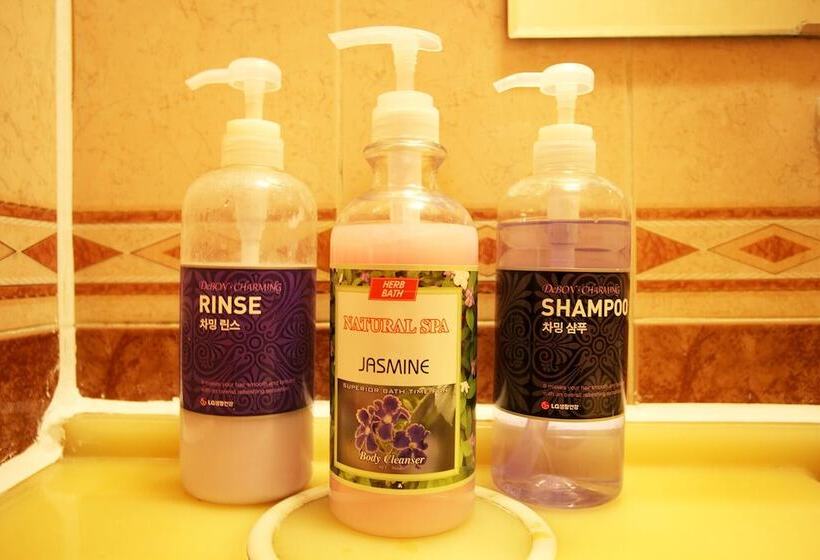 هتل Goyang Everville