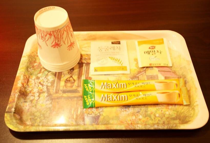 هتل Goyang Everville