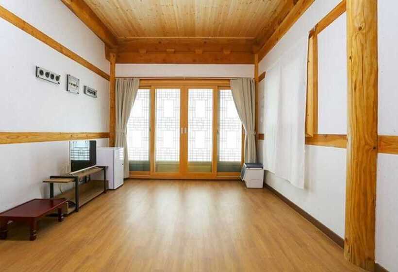 Отель Iksan Geummagwan Pension