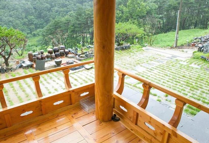 호텔 Okcheon Kkotgureumchaeullu Pension