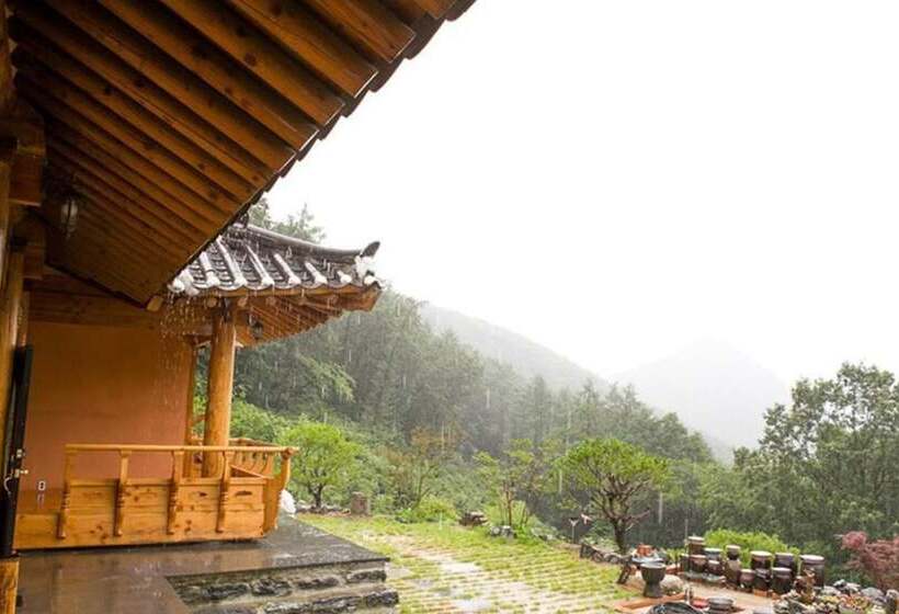 호텔 Okcheon Kkotgureumchaeullu Pension