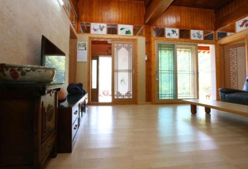 호텔 Okcheon Kkotgureumchaeullu Pension