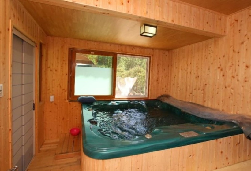 호텔 Okcheon Kkotgureumchaeullu Pension