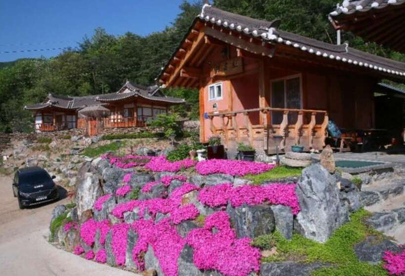 호텔 Okcheon Kkotgureumchaeullu Pension