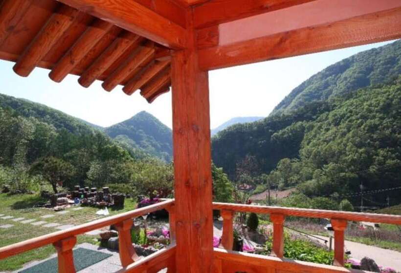 호텔 Okcheon Kkotgureumchaeullu Pension
