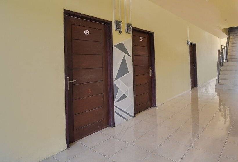 Отель Oyo 91755 Priska Kost Dan Homestay