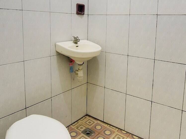 Отель Oyo 91755 Priska Kost Dan Homestay