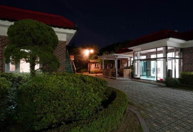 בית מלון כפרי Paju Welcome Felix Pension