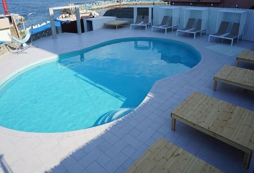 Отель Pohang Soyu Garden Pool Villa