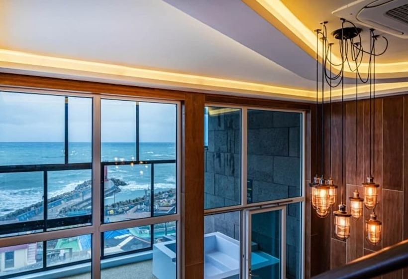 Отель Pohang Soyu Garden Pool Villa