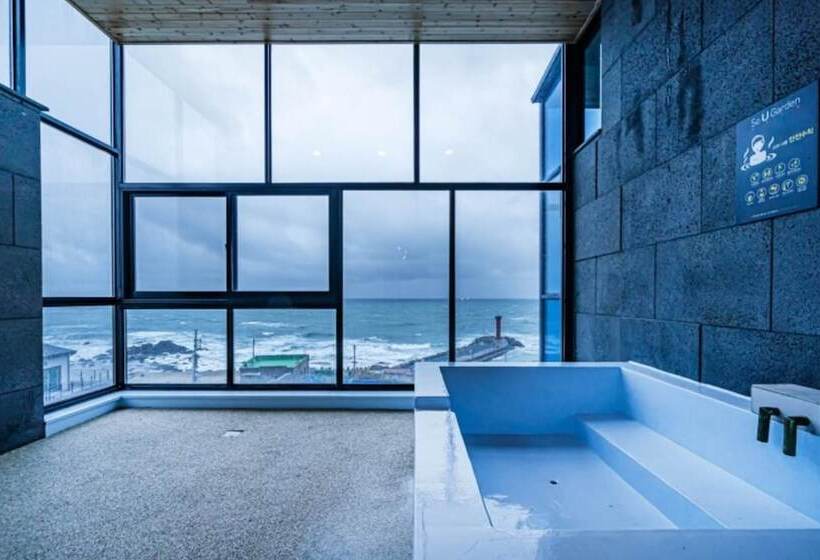 Отель Pohang Soyu Garden Pool Villa