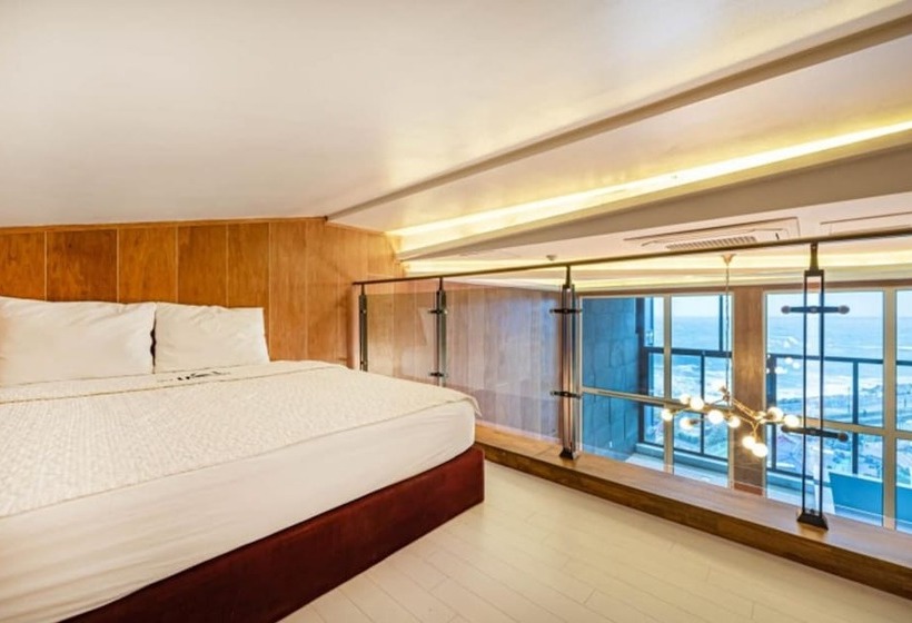 Отель Pohang Soyu Garden Pool Villa