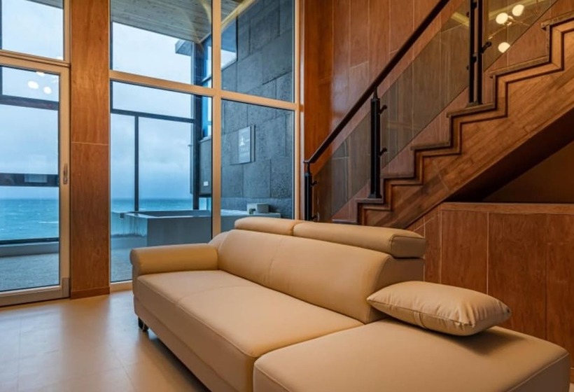 Отель Pohang Soyu Garden Pool Villa