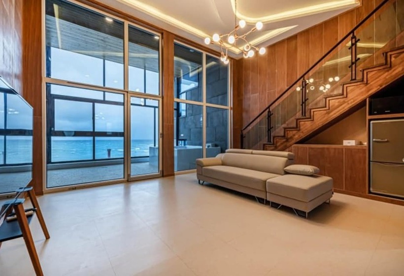 Отель Pohang Soyu Garden Pool Villa