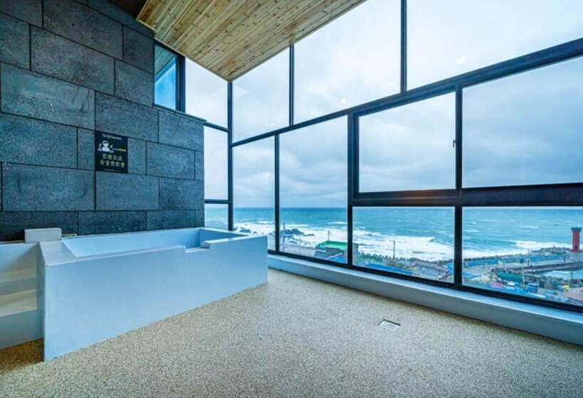 Отель Pohang Soyu Garden Pool Villa