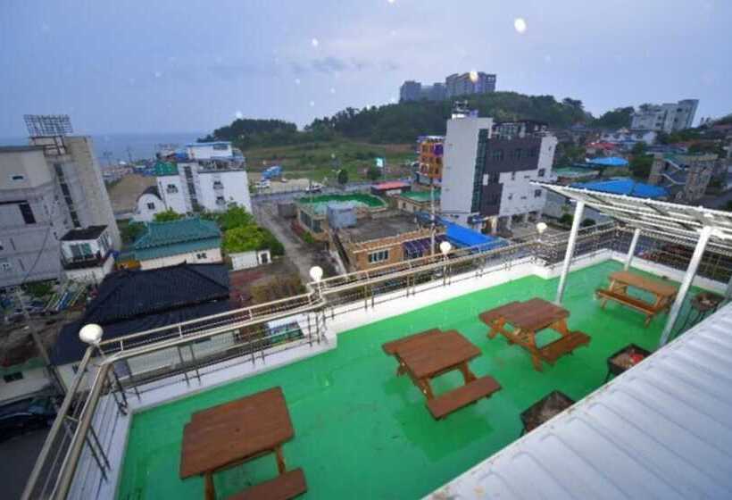 Отель Sokcho Scsantorini Pension