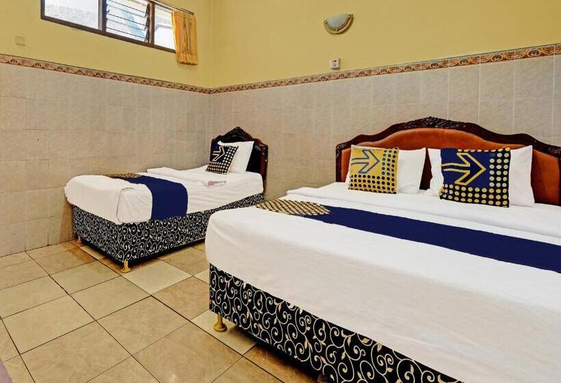 ホテル Spot On 91677 Citra Dewi 3