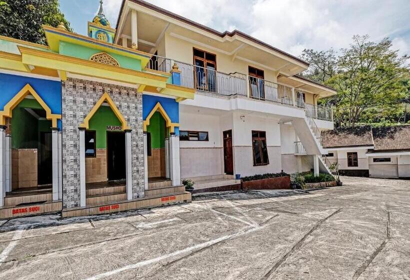 ホテル Spot On 91677 Citra Dewi 3