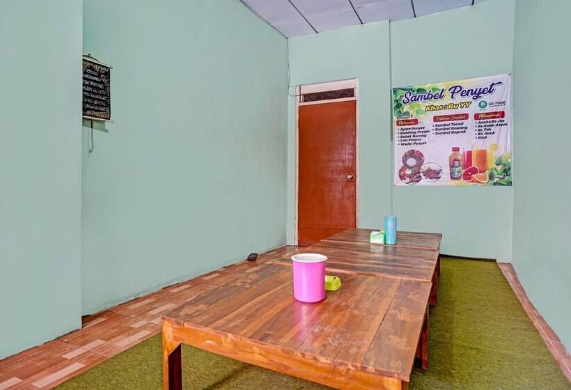 בית מלון כפרי Spot On 91716 Kost Yy Syariah