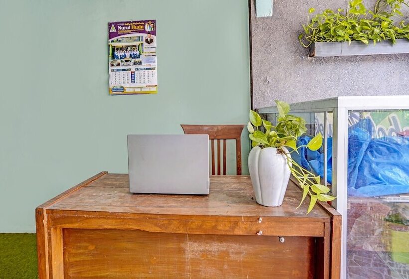 فندق Spot On 91716 Kost Yy Syariah