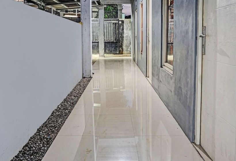 호텔 Alif House Syariah Redpartner Near Taman Dayu Pandaan