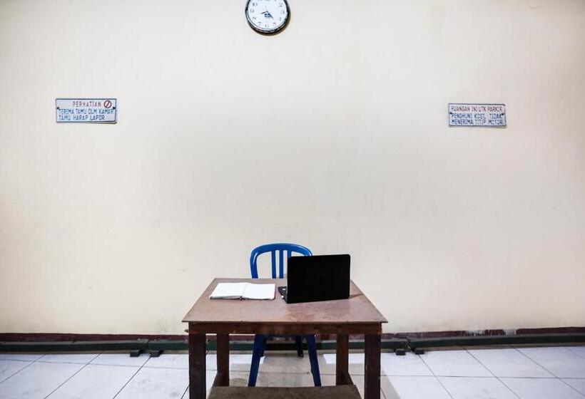 בית מלון כפרי Spot On 91774 Kost Nusantara Sidoarjo