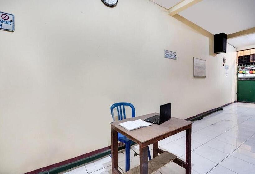 בית מלון כפרי Spot On 91774 Kost Nusantara Sidoarjo