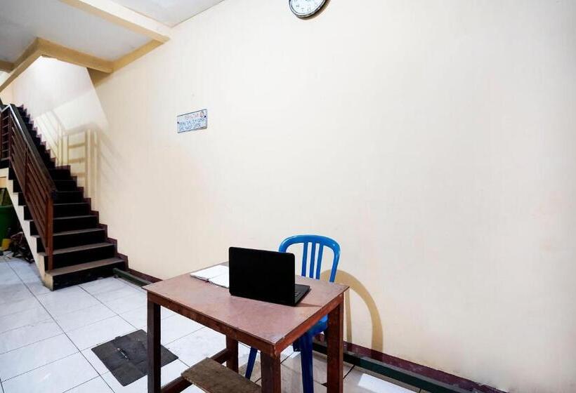 בית מלון כפרי Spot On 91774 Kost Nusantara Sidoarjo