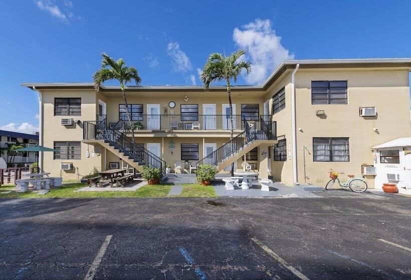 Tropic Isle Hotel And Apartment