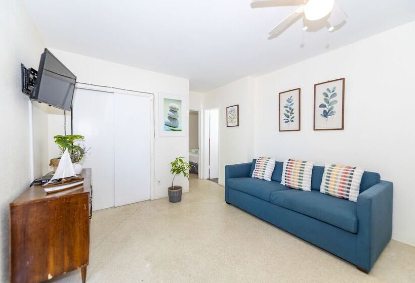 Tropic Isle Hotel And Apartment