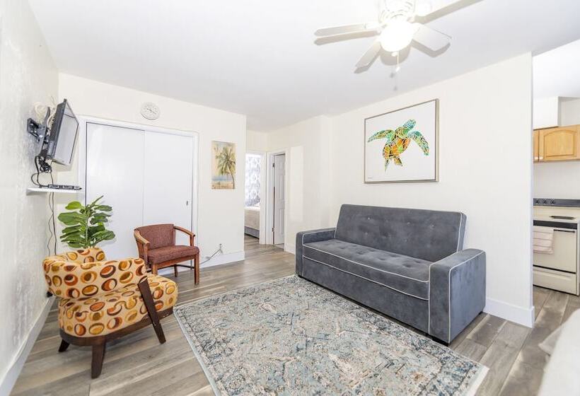 Tropic Isle Hotel And Apartment