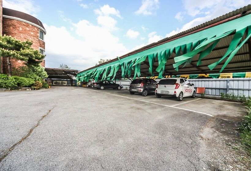 בית מלון כפרי Wanju Sun