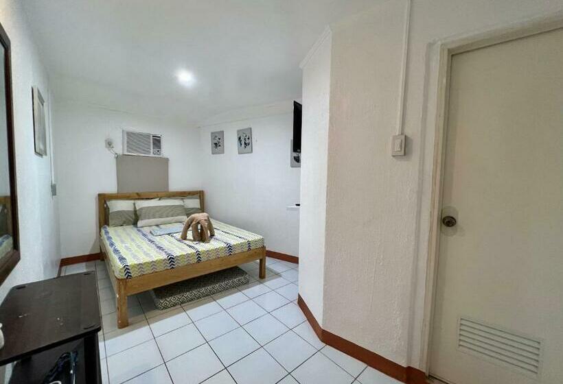 هتل West Coast Beach House