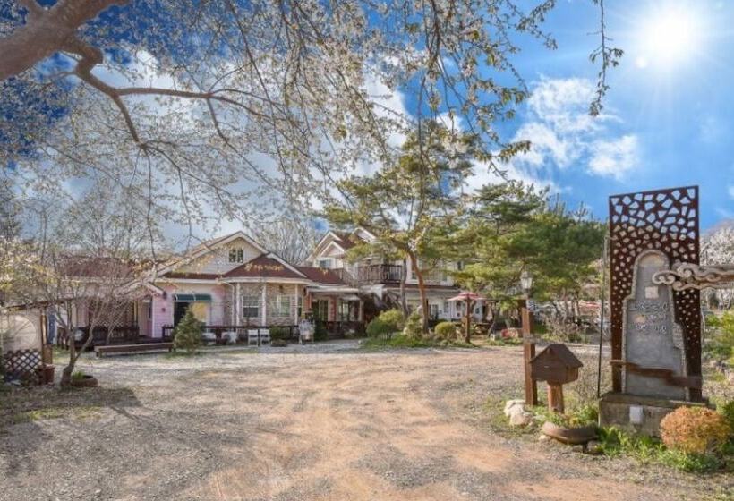 בית מלון כפרי Yangpyeong Cezanne Gallery Pension