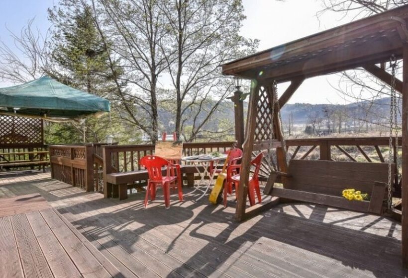 בית מלון כפרי Yangpyeong Cezanne Gallery Pension