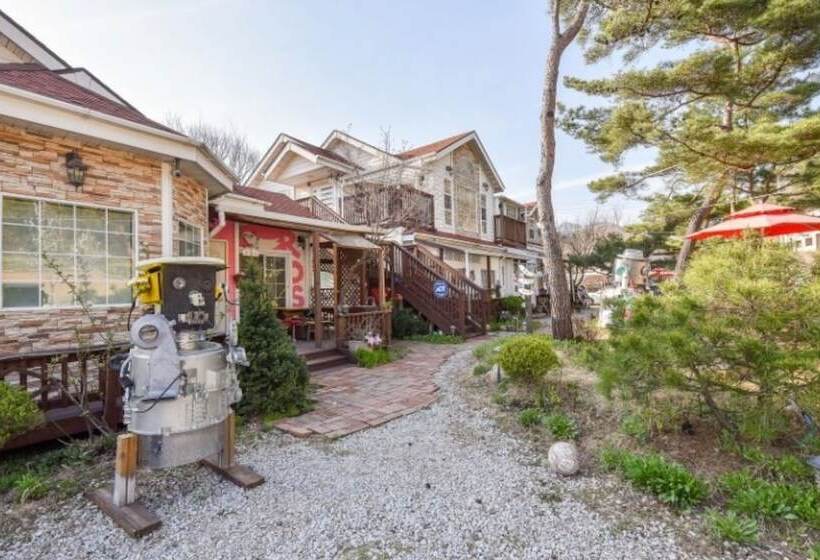 בית מלון כפרי Yangpyeong Cezanne Gallery Pension